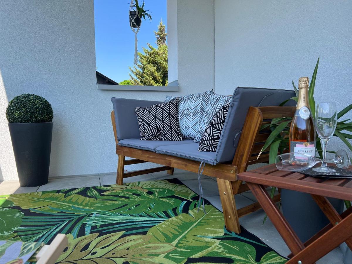 Designapartment Blue Sky -55M2-Free Parking & Wifi Graz Bagian luar foto