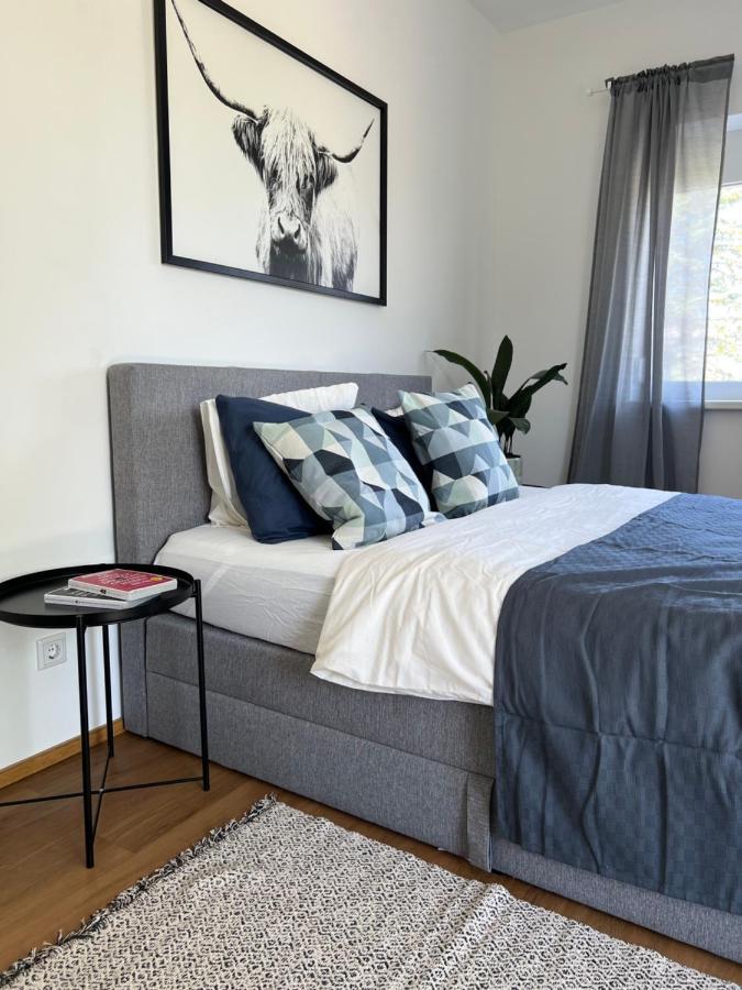 Designapartment Blue Sky -55M2-Free Parking & Wifi Graz Bagian luar foto