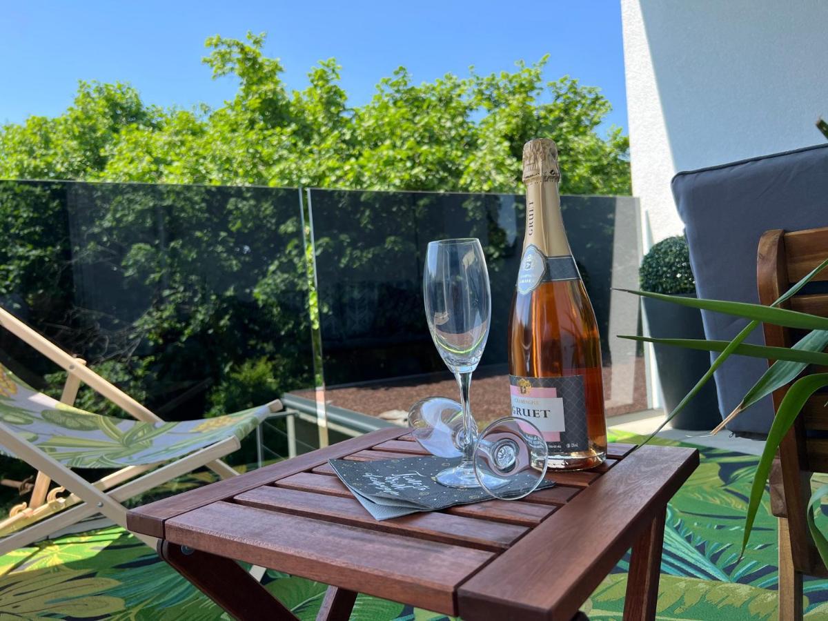 Designapartment Blue Sky -55M2-Free Parking & Wifi Graz Bagian luar foto